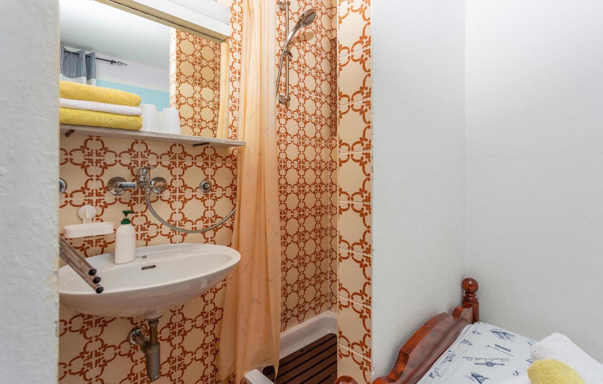 3 Bedroom Stunning Apartment In Krk クルク エクステリア 写真