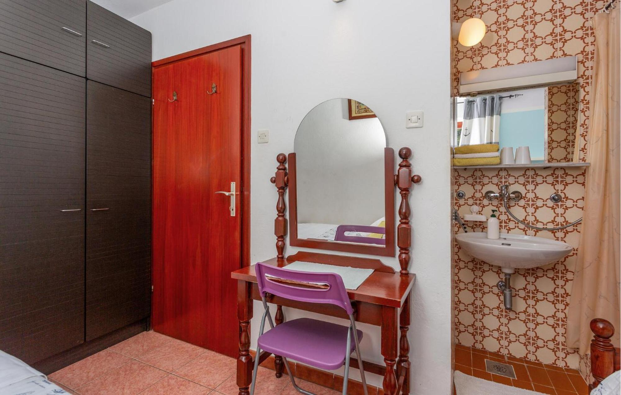 3 Bedroom Stunning Apartment In Krk クルク エクステリア 写真
