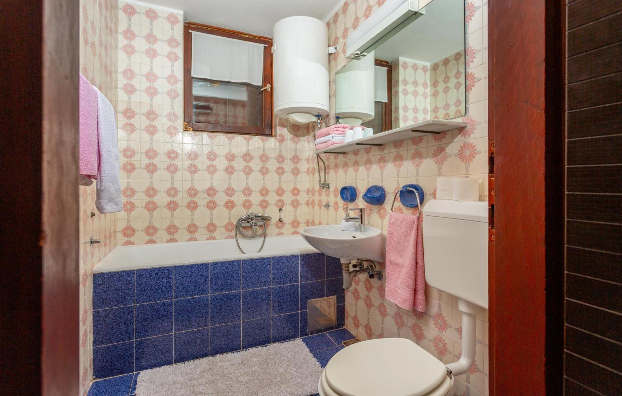 3 Bedroom Stunning Apartment In Krk クルク エクステリア 写真