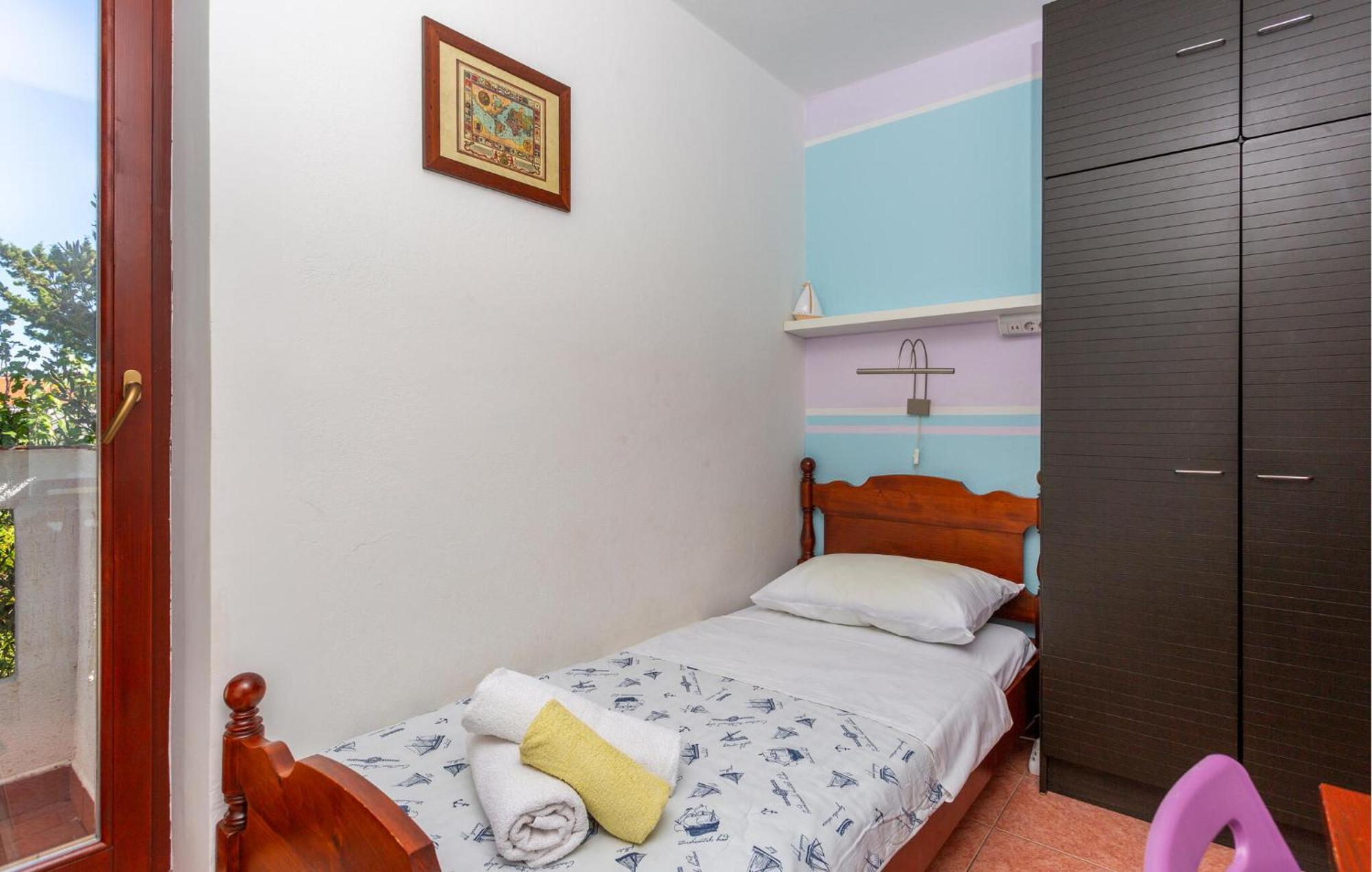 3 Bedroom Stunning Apartment In Krk クルク エクステリア 写真
