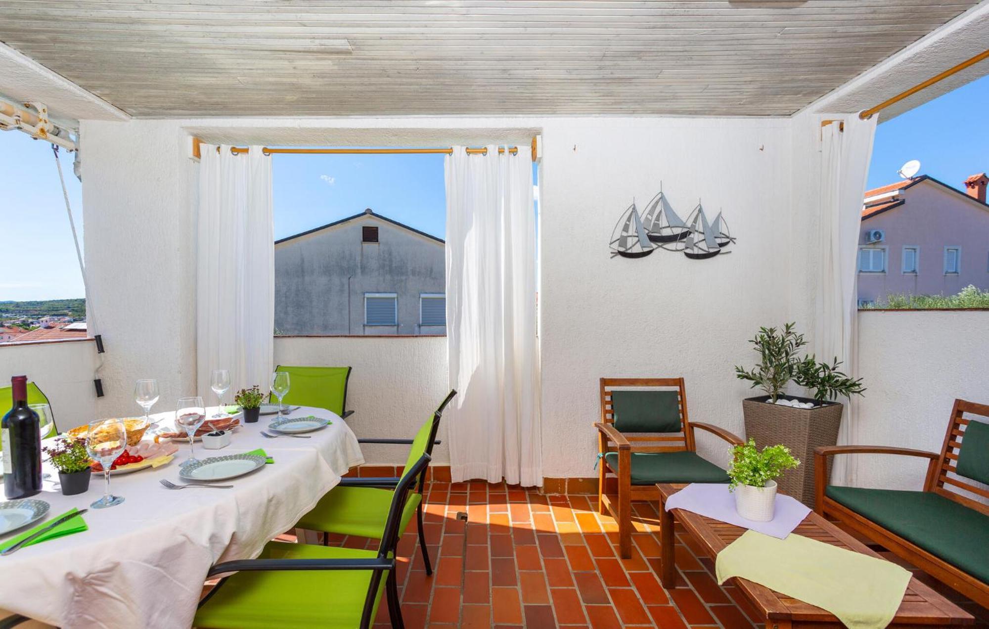 3 Bedroom Stunning Apartment In Krk クルク エクステリア 写真