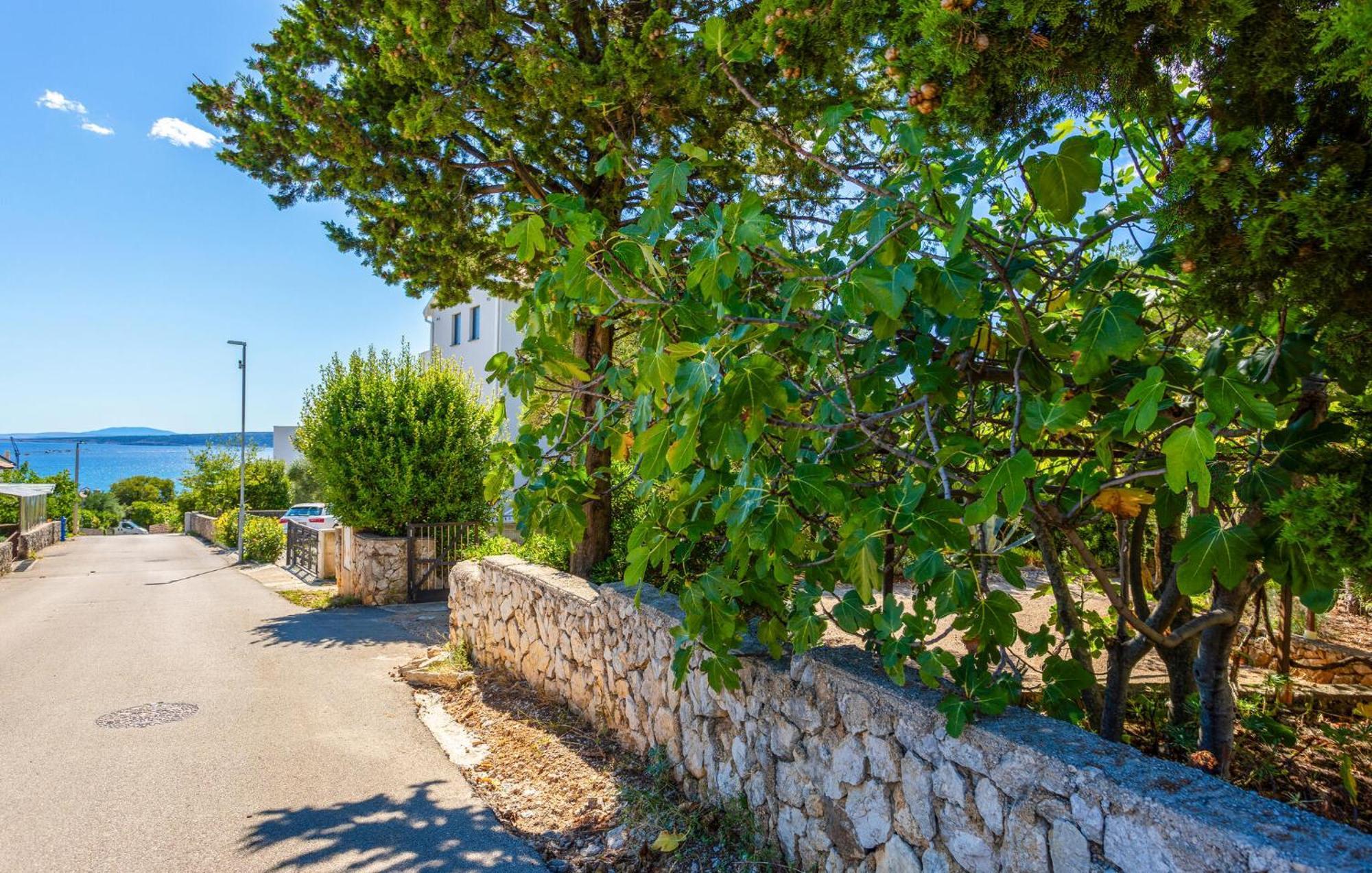 3 Bedroom Stunning Apartment In Krk クルク エクステリア 写真