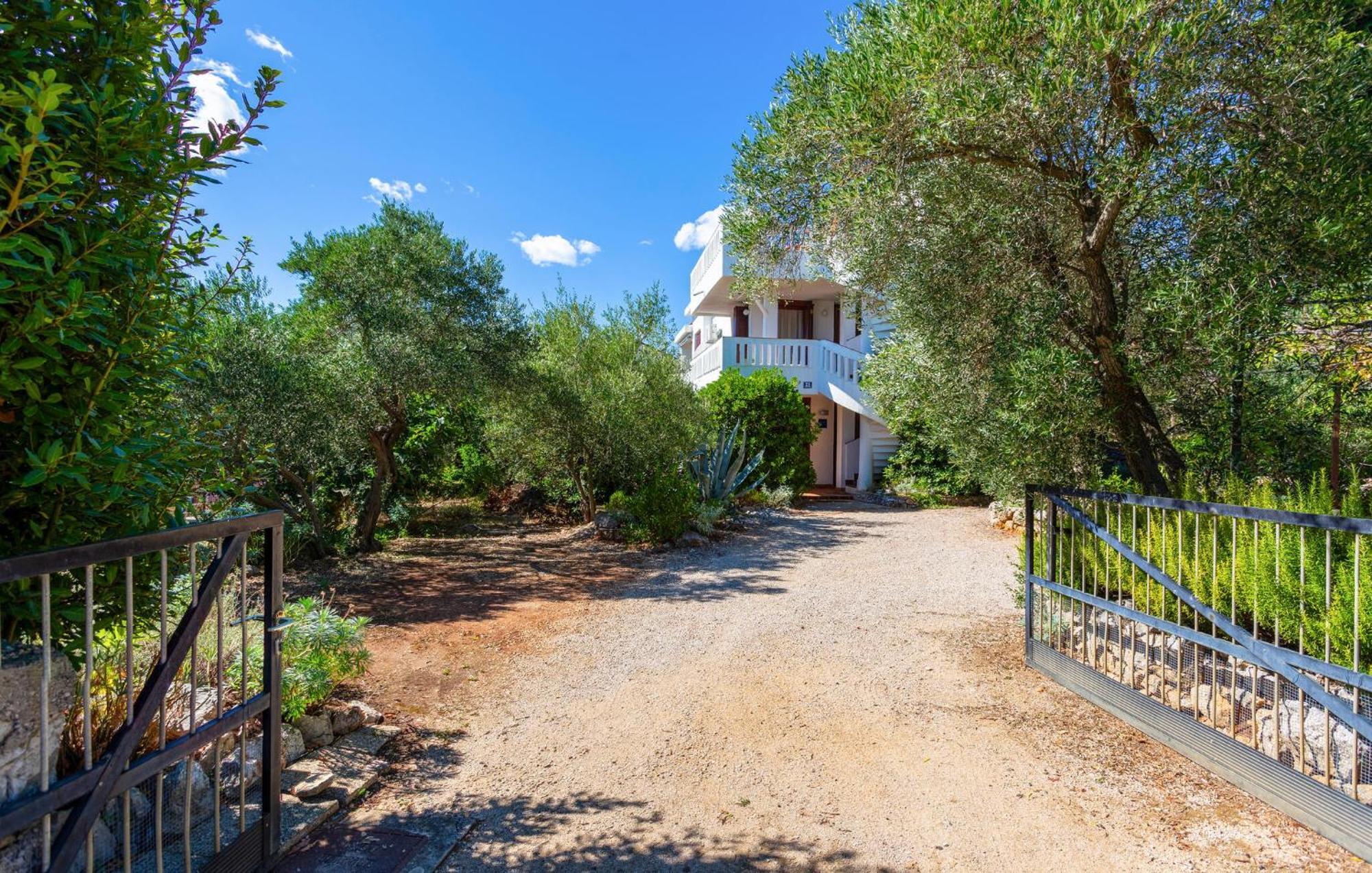 3 Bedroom Stunning Apartment In Krk クルク エクステリア 写真