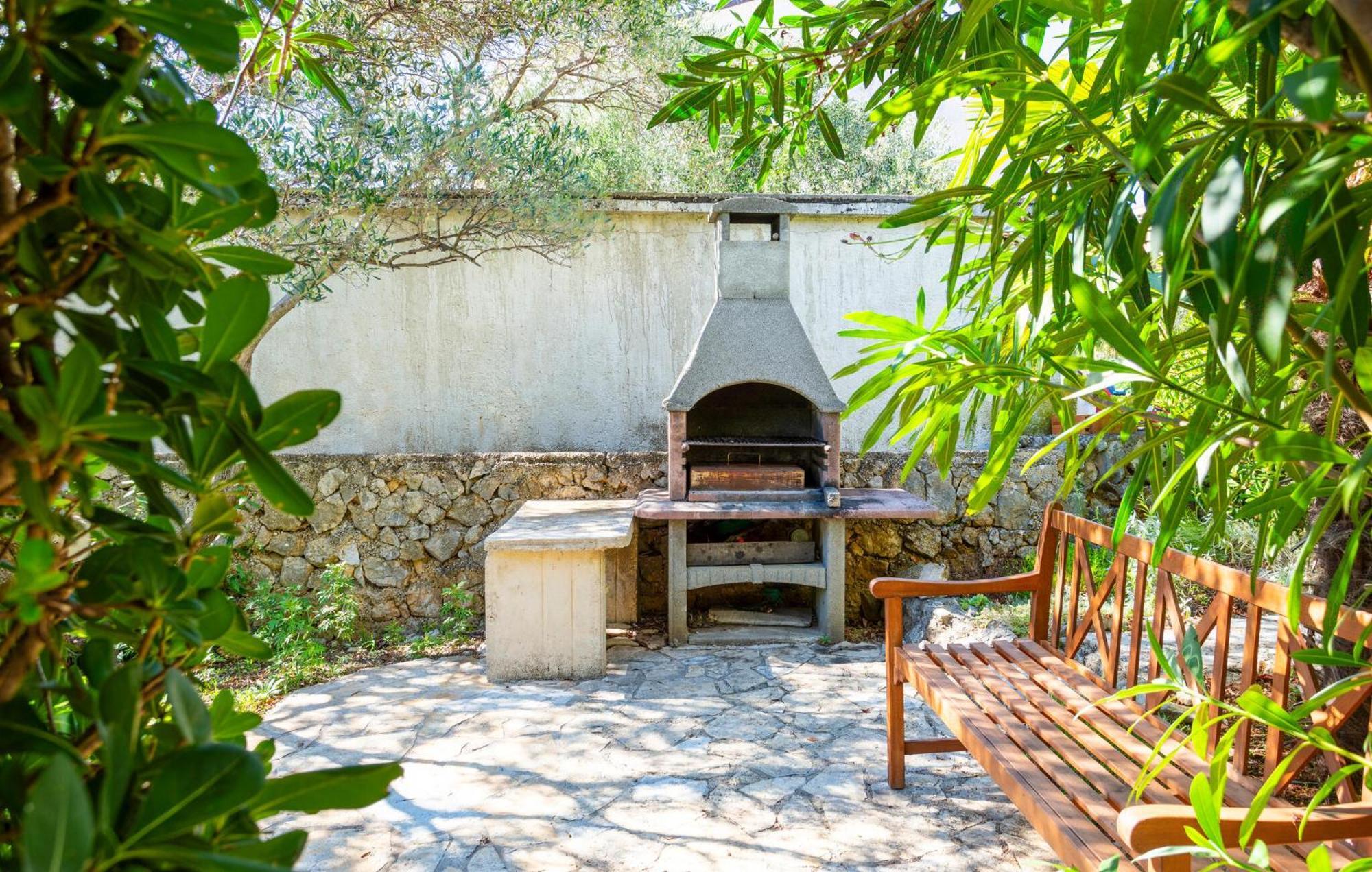 3 Bedroom Stunning Apartment In Krk クルク エクステリア 写真