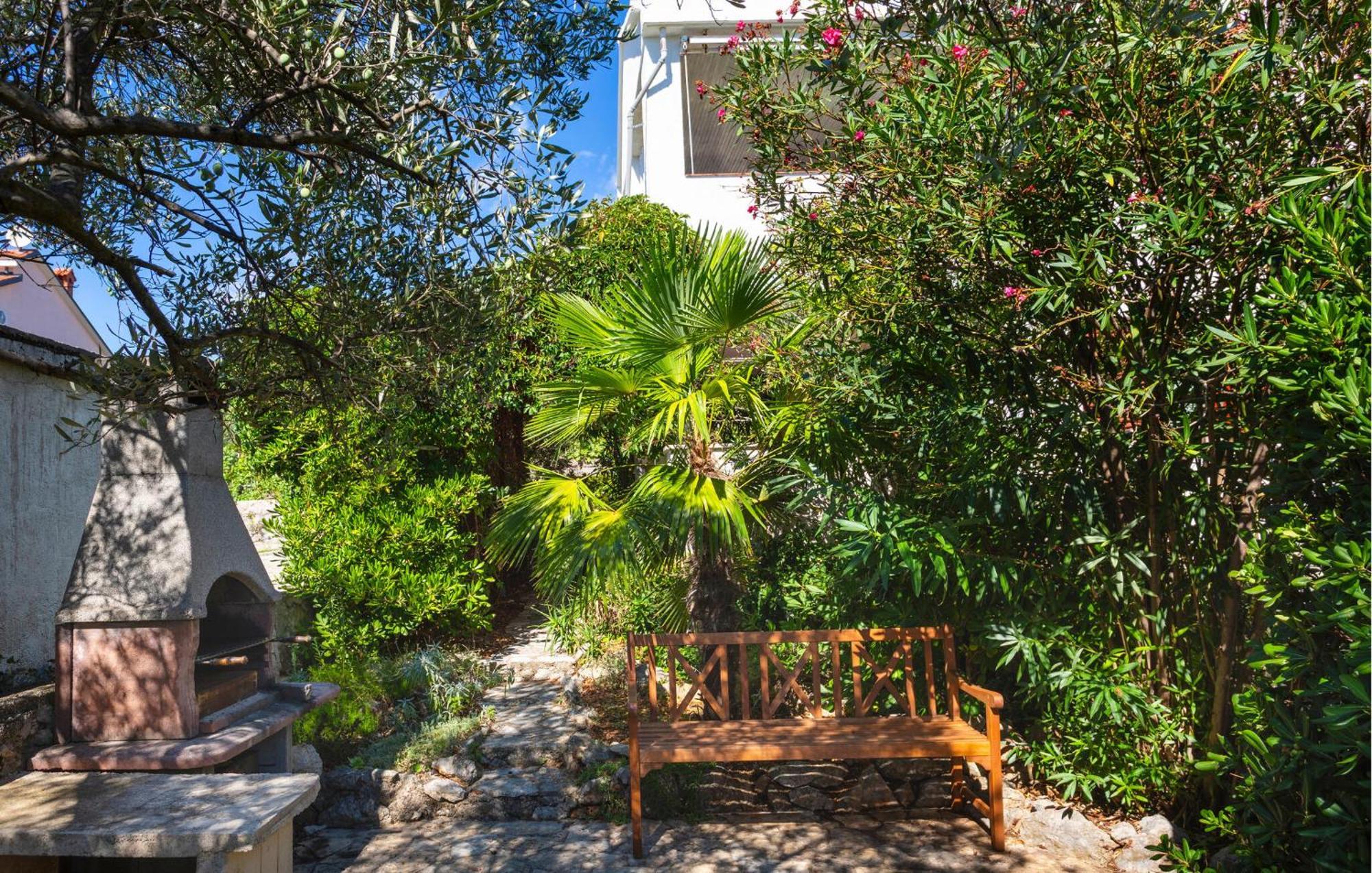 3 Bedroom Stunning Apartment In Krk クルク エクステリア 写真