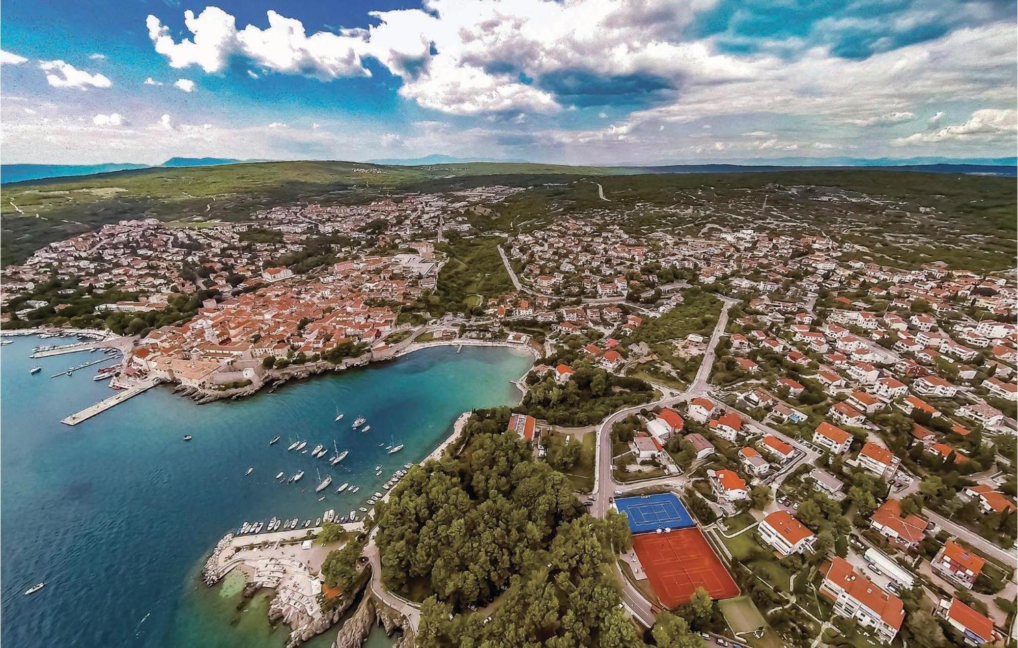 3 Bedroom Stunning Apartment In Krk クルク エクステリア 写真