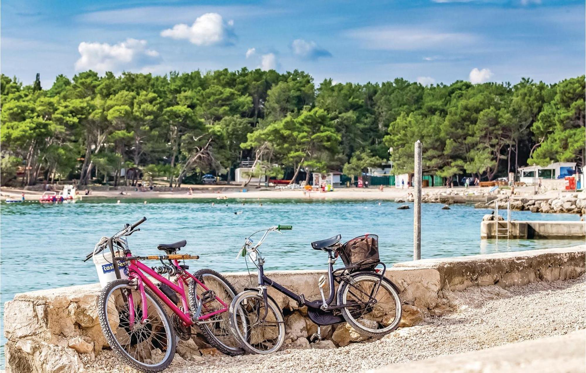 3 Bedroom Stunning Apartment In Krk クルク エクステリア 写真